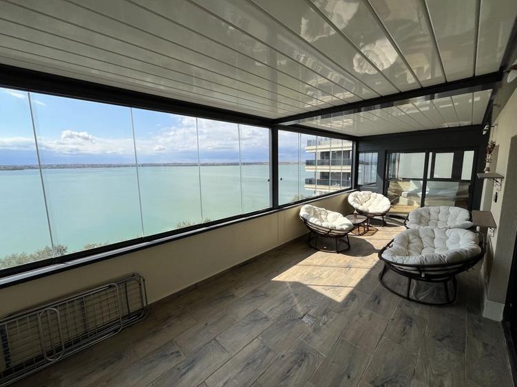 Penthouse cu 6 camere decomandat, mobilat în Central