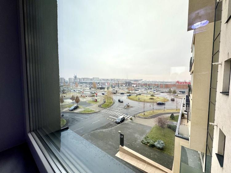 Apartament cu 2 camere semidecomandat, mobilat în Tractorul
