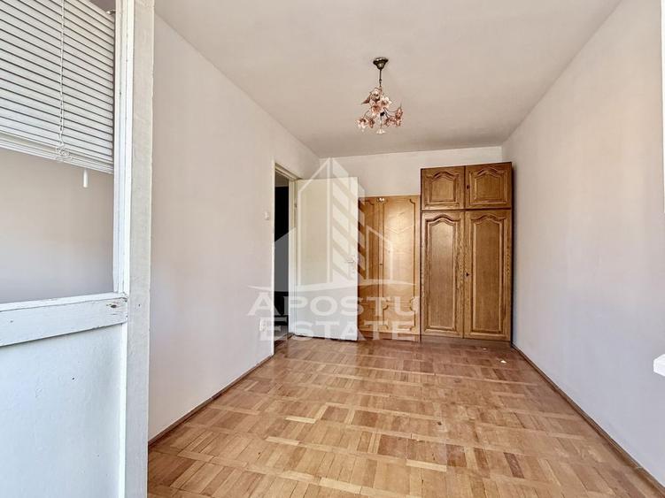 Apartament cu 3 camere decomandat, mobilat în Central
