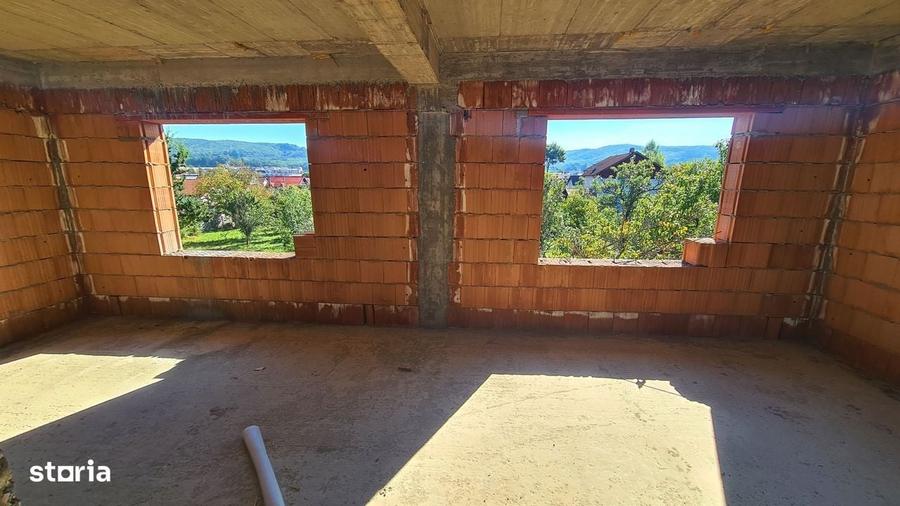 Casa noua ( la rosu ) de vanzare in Curtea de Arges. - 10