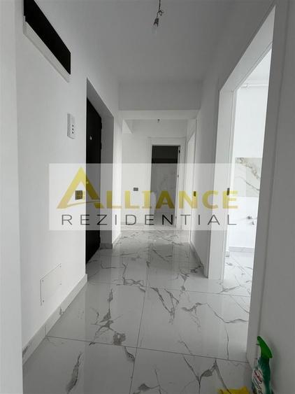 Apartament cu 3 camere decomandat în Metalurgiei