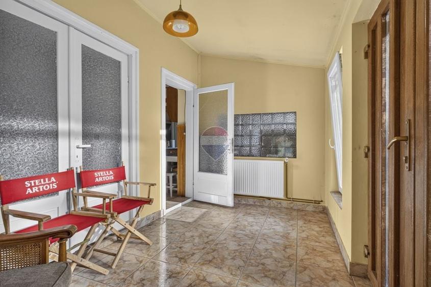 Casă individuală cu 4 camere cu Teren 1371 Mp în Central