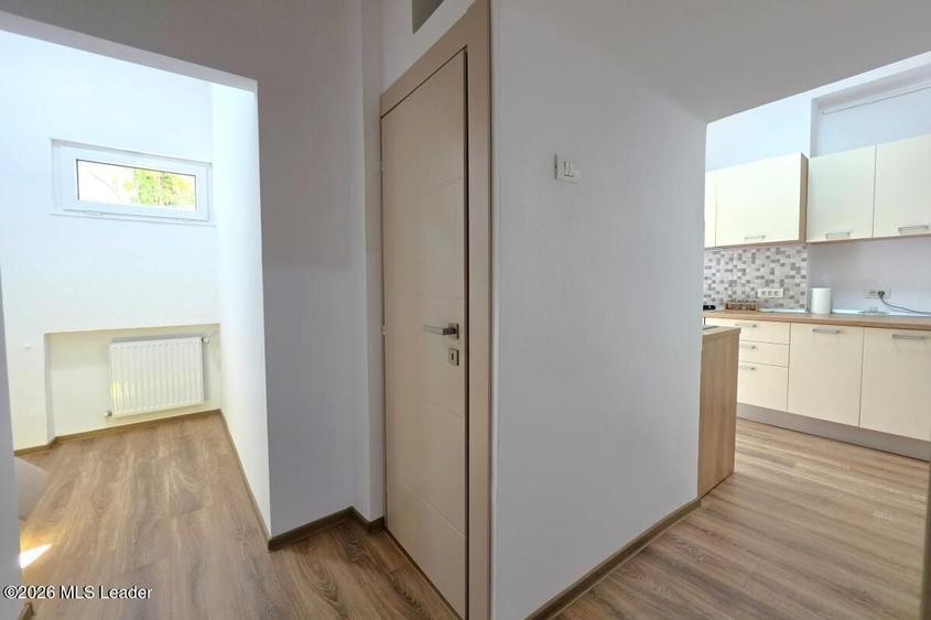 Piata Romana, 4 camere 138 MP total, Etaj 2/9, renovat - utilat, liber - 40