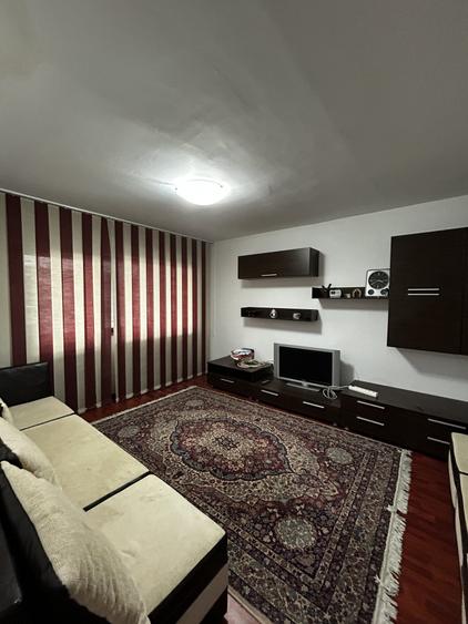 Apartament cu 3 camere decomandat, mobilat în Central