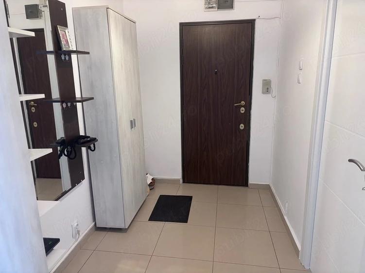 Apartament cu 3 camere semidecomandat în Drumul Taberei