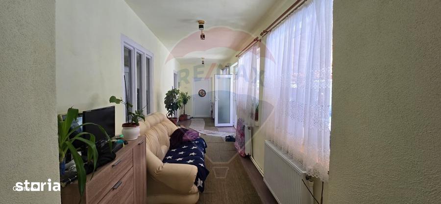 Casă cu 5 camere cu Teren 1076 Mp în Central