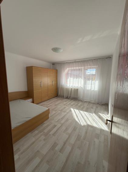 Casă cu 4 camere în Bascov