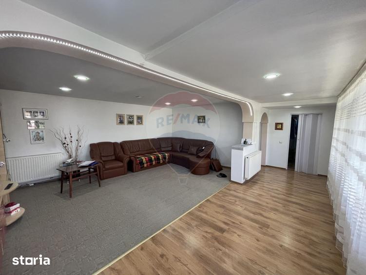 Casă cu 3 camere cu Teren 900 Mp în Mera
