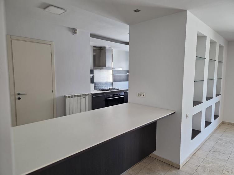 Apartament cu 4 camere decomandat în Dorobanți