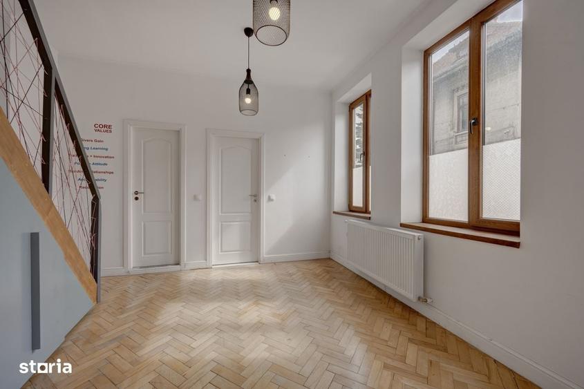 Casă cu 4 camere în Central
