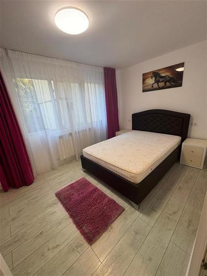 Apartament cu 3 camere semidecomandat, mobilat în Central