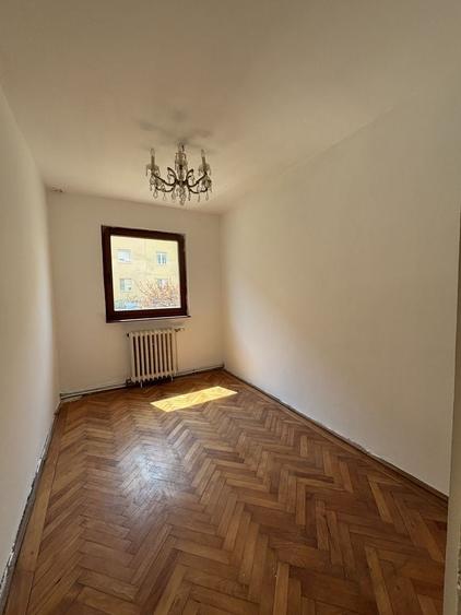Apartament cu 3 camere semidecomandat în Hipodrom 2