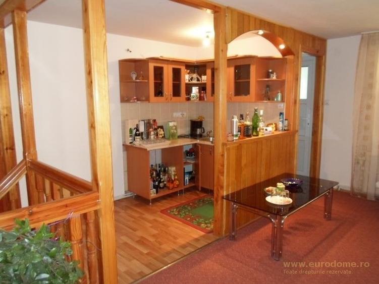 Duplex cu 7 camere cu Canalizare în Central