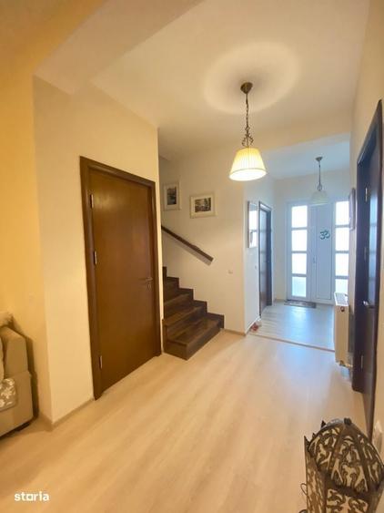Casă cu 4 camere în Zăvoi