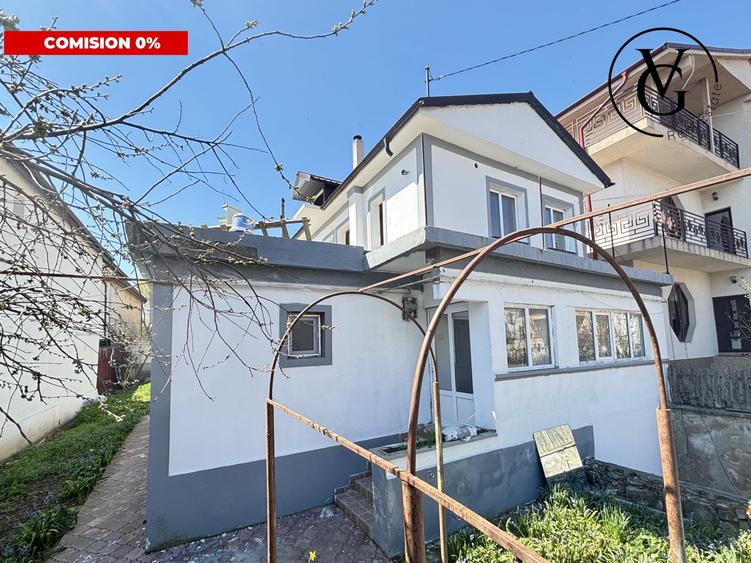 Casă individuală cu 6 camere cu Canalizare în Ovidiu