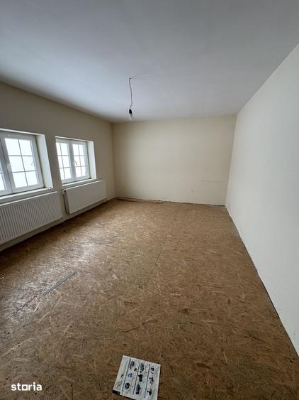 Casă cu 4 camere cu Teren 8300 Mp în Gălbinași