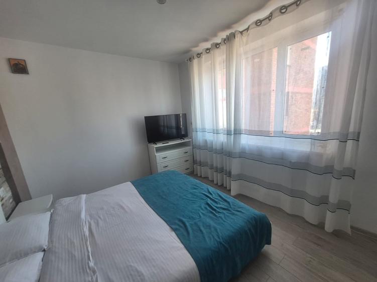 Apartament cu 3 camere decomandat, mobilat în Precista