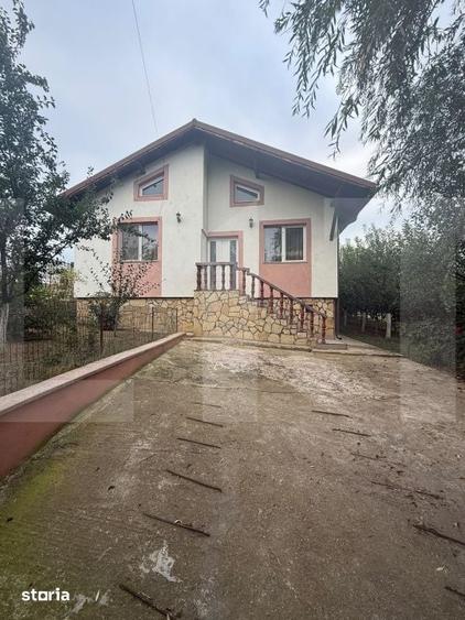 Casă cu 3 camere cu Teren 805 Mp în Curtești