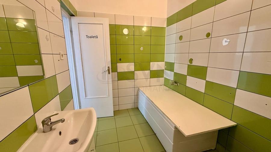 Casă individuală cu 10 camere cu Teren 387 Mp în P-ța Muncii