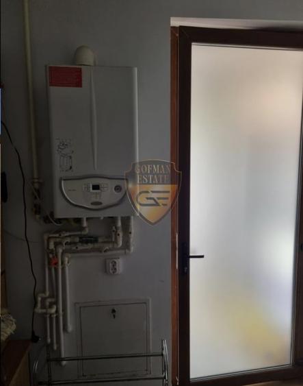 Apartament cu 3 camere decomandat, mobilat în Palazu Mare