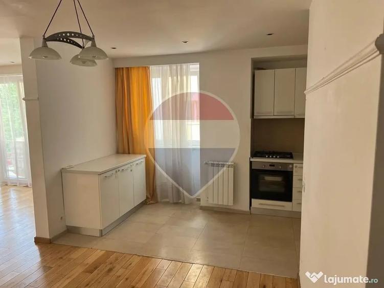 Apartament cu 3 camere semidecomandat în Nordului