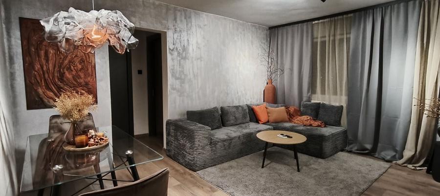 Apartament cu 3 camere semidecomandat în Romanilor