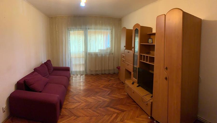 Apartament cu 3 camere decomandat în Sud-Vest