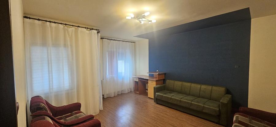 Apartament cu 3 camere decomandat în 1 Mai