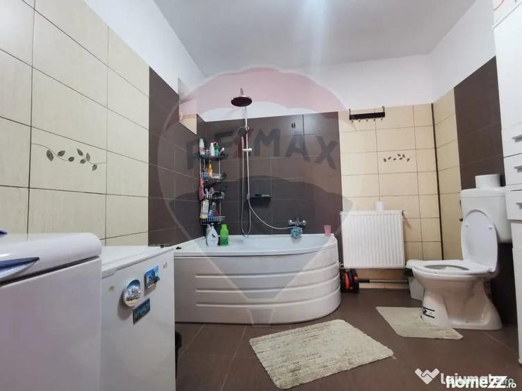 Casă cu 7 camere cu Teren 342 Mp în Calea Clujului