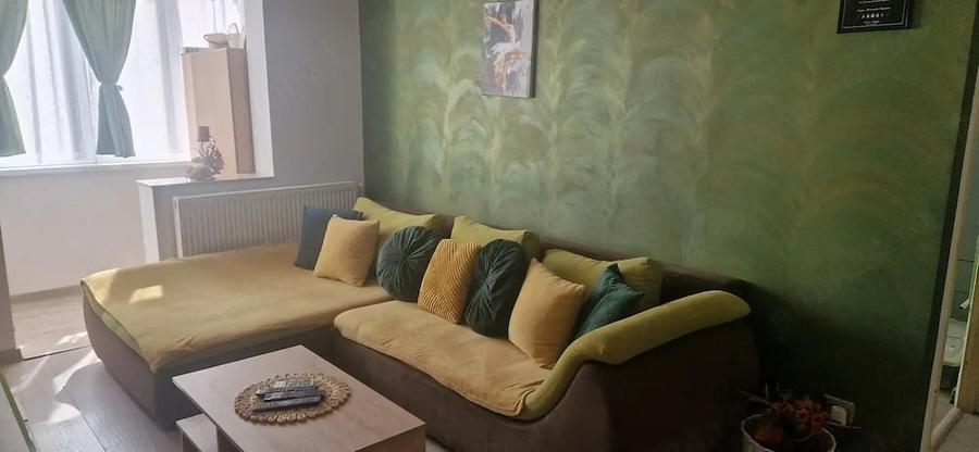 Apartament cu 3 camere semidecomandat în Central