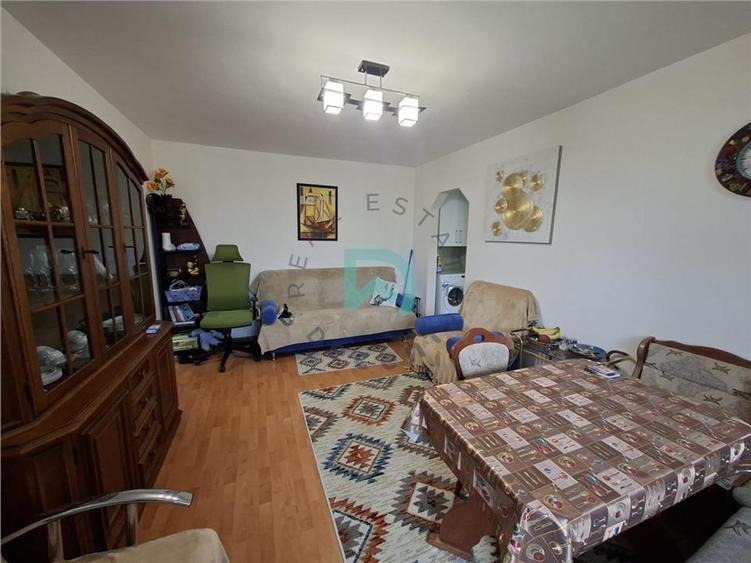 Apartament cu 2 camere semidecomandat în Griviței