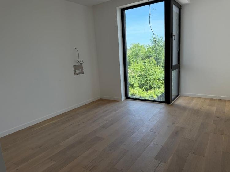 Casă individuală cu 5 camere cu Canalizare în Central
