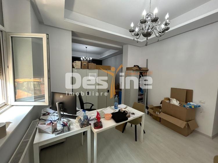Apartament cu 4 camere semidecomandat în Universitate