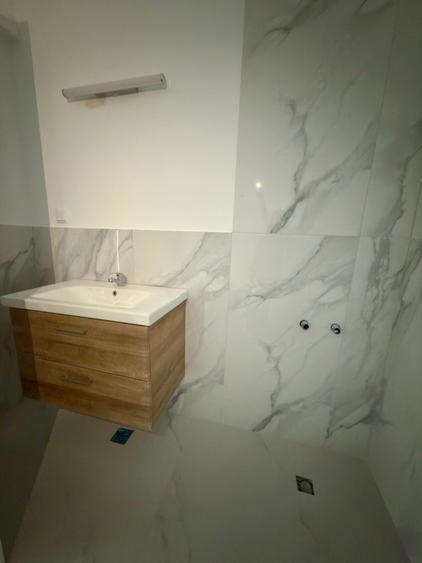 Apartament cu 2 camere semidecomandat în Florești