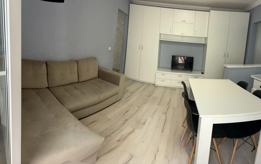 Apartament cu 3 camere în Decebal