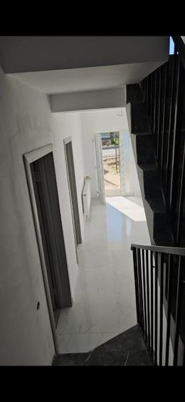 Duplex cu 5 camere cu Canalizare în Lumina