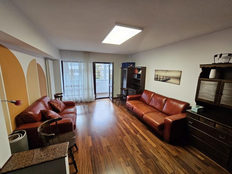 Apartament cu 3 camere decomandat în George Enescu