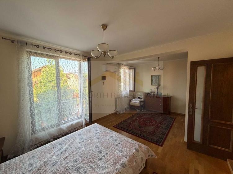 Casă individuală cu 4 camere cu Canalizare în Berceni