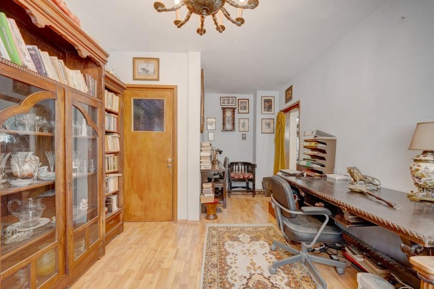 Apartament cu 4 camere semidecomandat, mobilat în 1 Mai