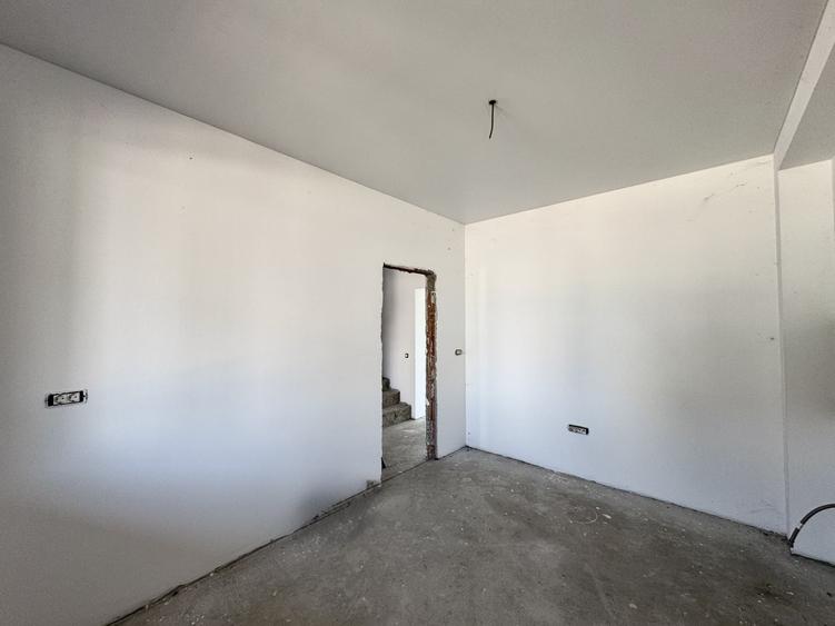 Duplex cu 4 camere cu Canalizare în Domnești