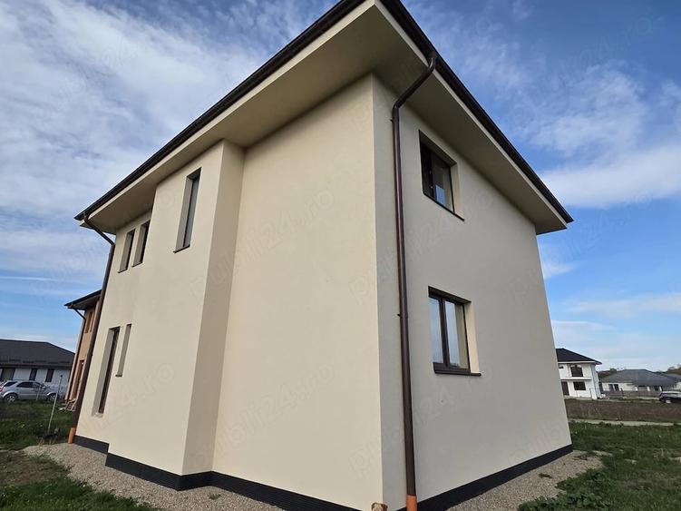 Casă cu 4 camere cu Teren 470 Mp în Central