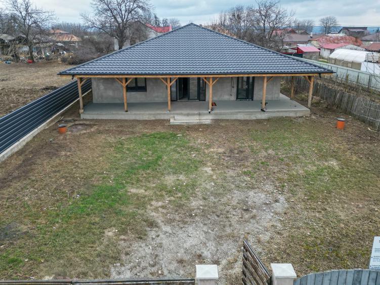 Casă cu 4 camere în Exterior Vest