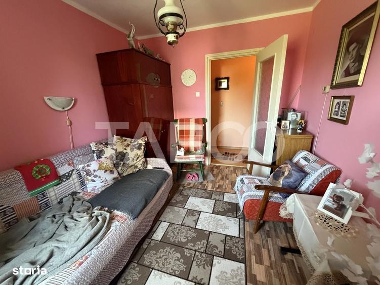 Apartament cu 3 camere decomandat în Central