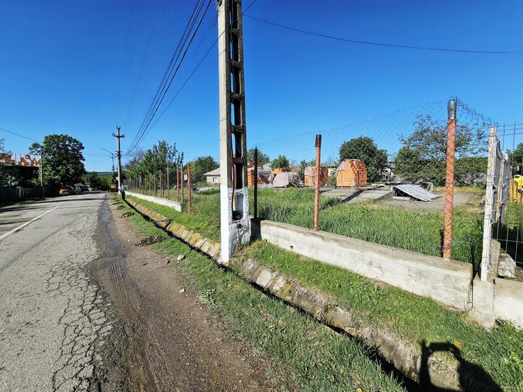Teren Construcții intravilan de 1000 mp, în Lapoș