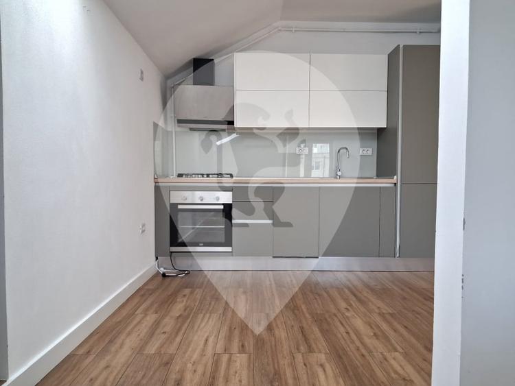 Apartament cu 3 camere decomandat în Florilor