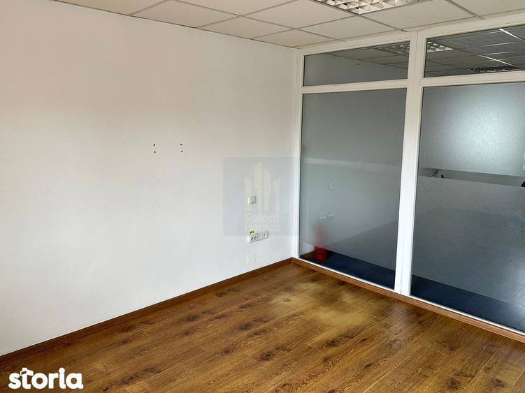 Casă cu 10 camere cu Canalizare în Crângași