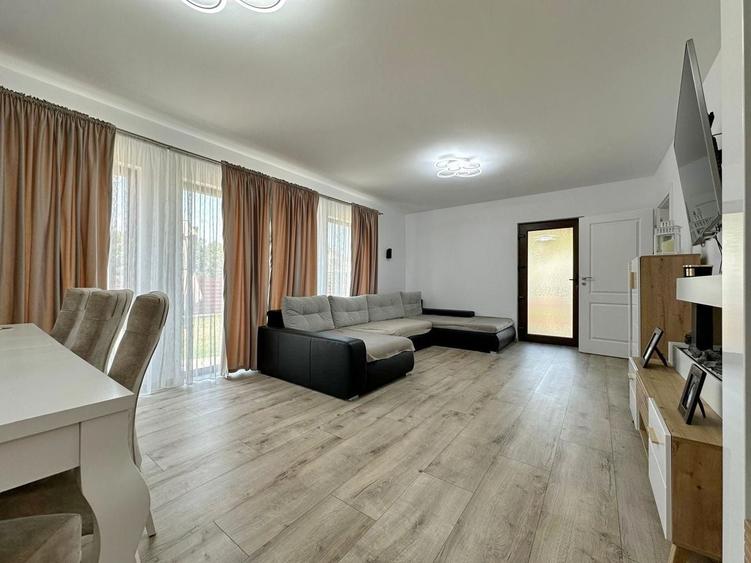 Casă individuală cu 4 camere cu Canalizare în Hălchiu