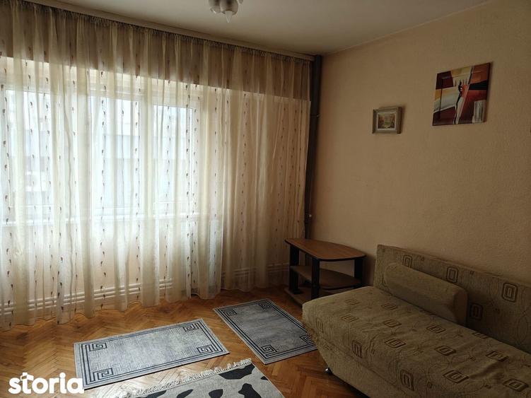 Apartament cu 3 camere, mobilat în Casa de Cultură