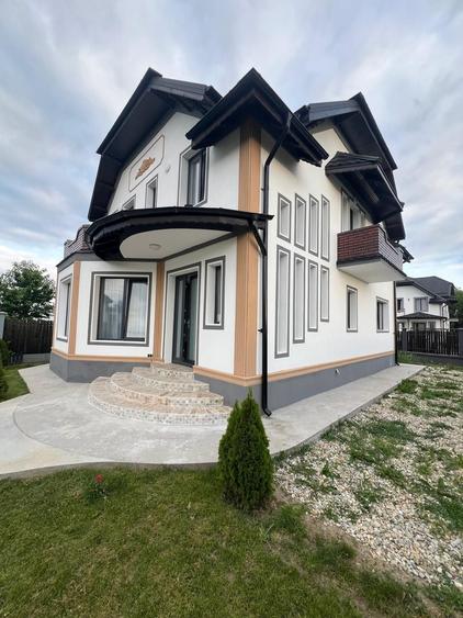Casă cu 4 camere în Dobreni