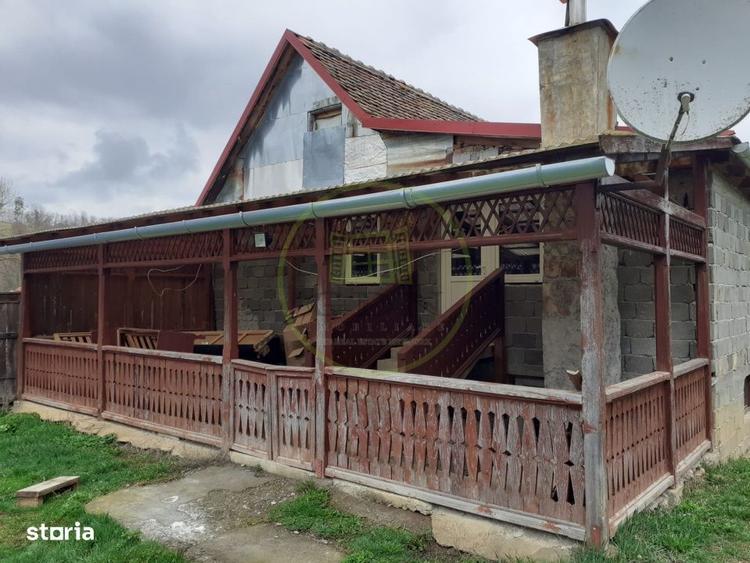 Casă cu 4 camere în Văleni